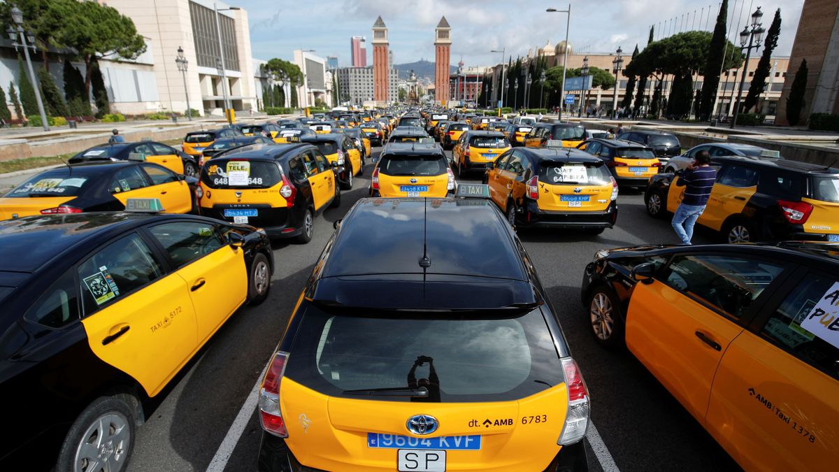 Las flotas de Uber y Cabify recurren a Bruselas para frenar la ley catalana 'antiVTC'