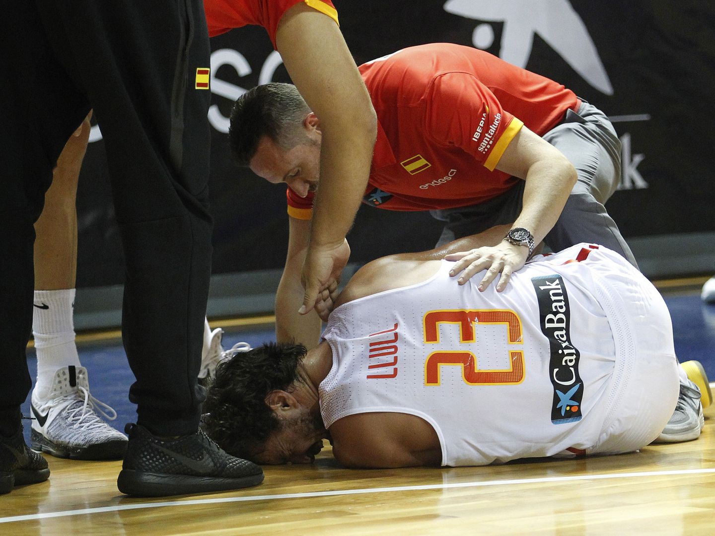 Sergio Llull, momentos después de lesionarse este miércoles en el España-Bélgica disputado en Tenerife. (EFE)