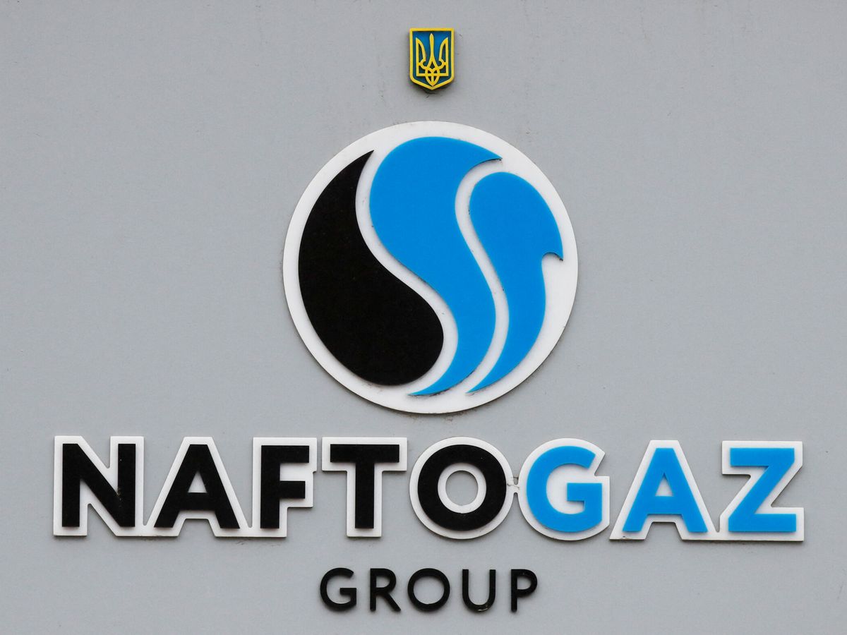 Foto: El logo de la compañía energética ucraniana Naftogaz, en su sede de Kiev. (Reuters/Gleb Garanich)