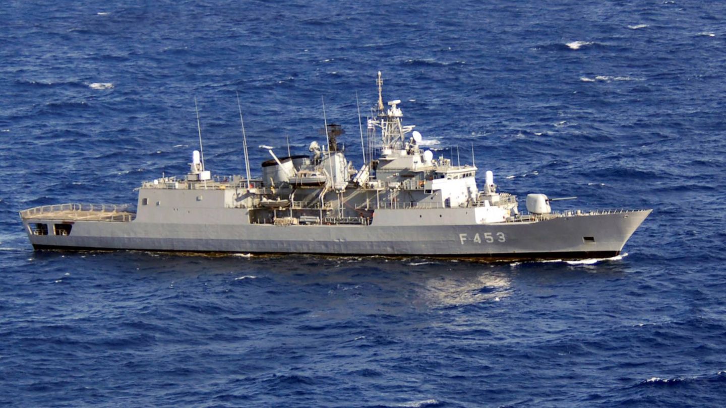 Fragata griega HS Spetsai (F-453) del tipo MEKO-200 (US Navy)
