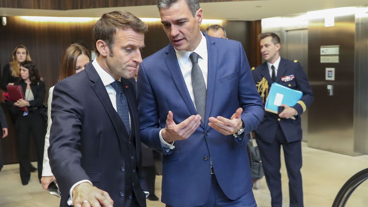 Sánchez y Macron lanzan un frente común para acelerar la reforma del mercado eléctrico