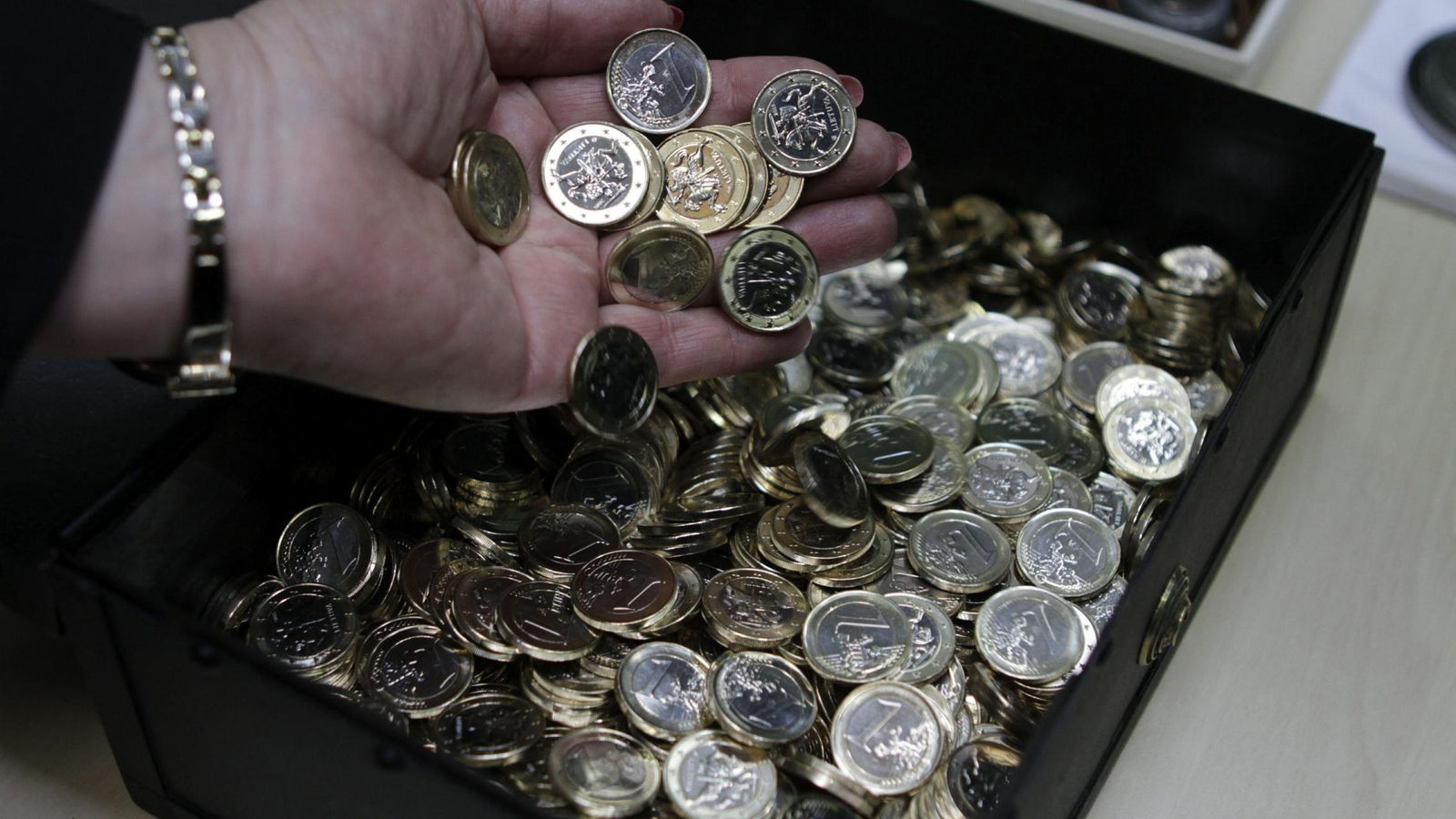 Foto: Vista de monedas de un euro. (EFE)
