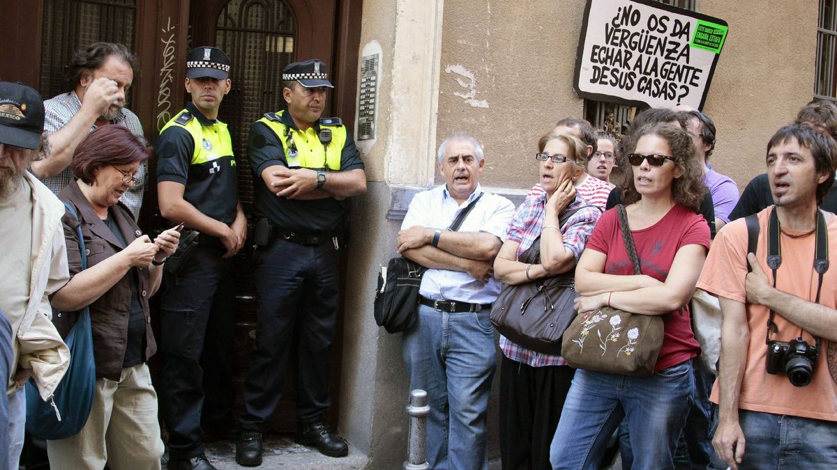 Aplazado un desahucio de 27 familias en tres edificios de Madrid que pasaron a la Sareb