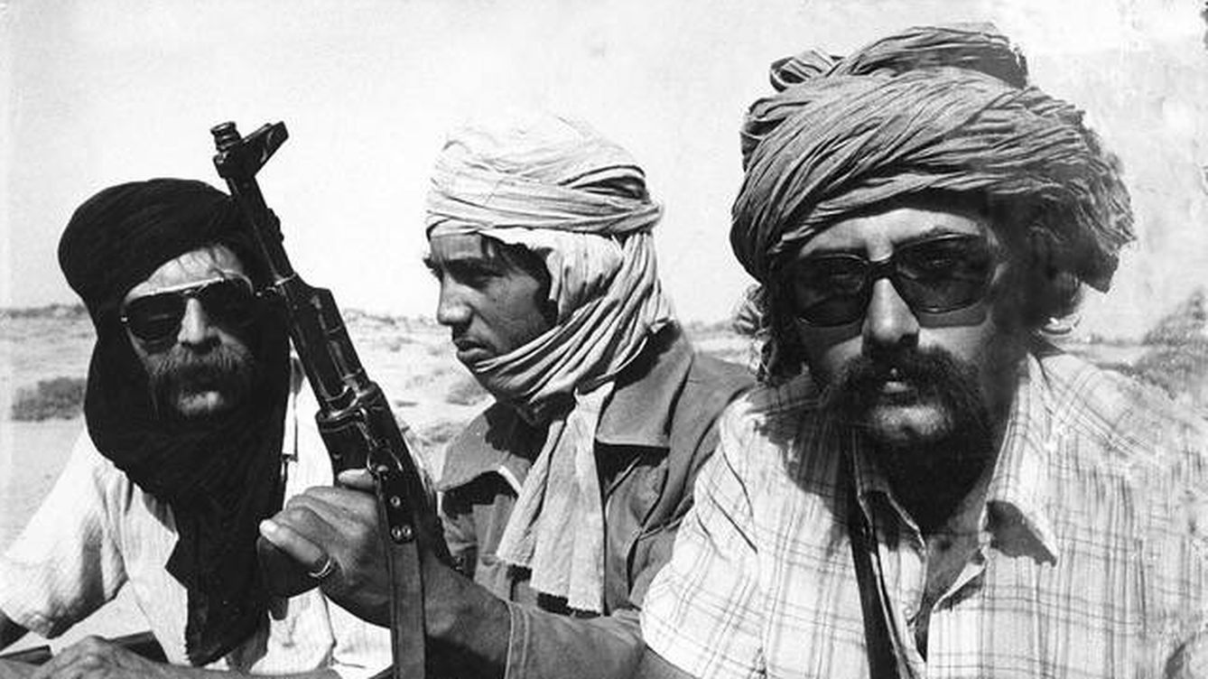 Foto: José Luis de Pablos a la derecha durante la guerra del Sáhara en 1975. (José Luis de Pablos)