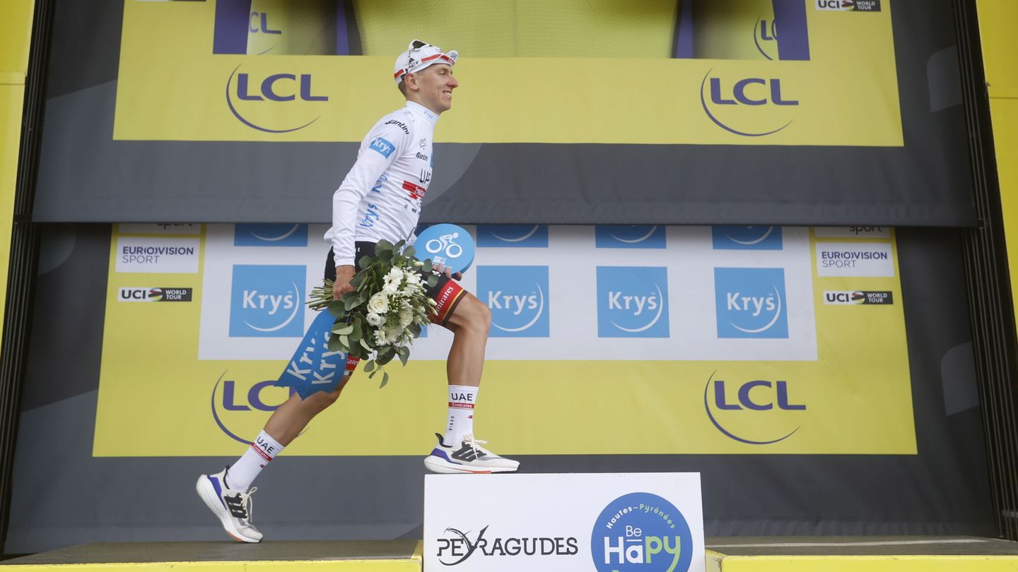 Tadej Pogacar, celebrando su triunfo en la decimoséptima etapa del Tour de Francia. (EFE/EPA/Yoan Valat)