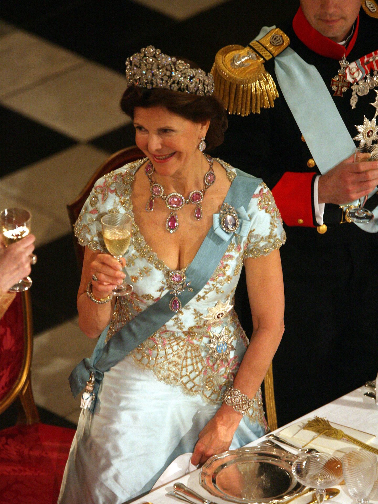 La reina Silvia, con la tiara durante una visita oficial a Dinamarca. (Getty/Niels Henrik Dam)
