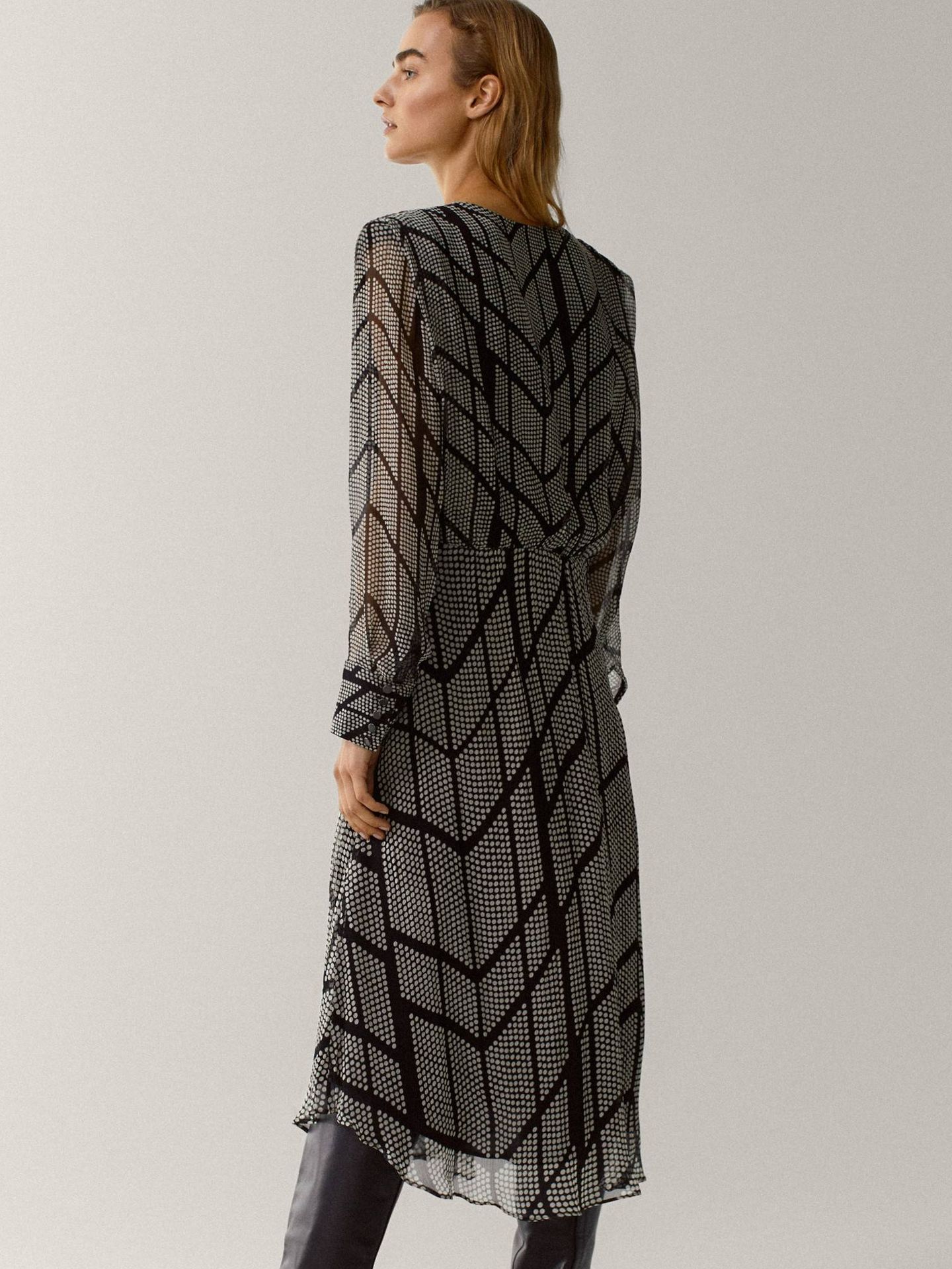 Este vestido de Massimo Dutti estiliza como pocos. (Cortesía)