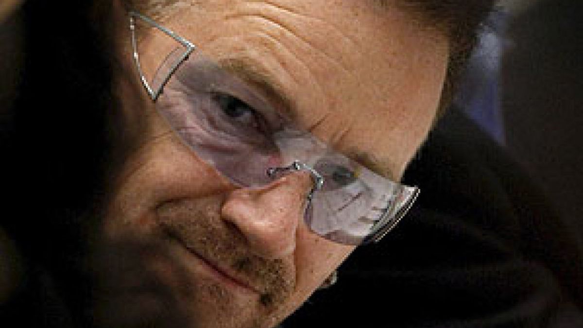 Una campaña en la red pide que Bono, líder de U2, abandone la vida pública