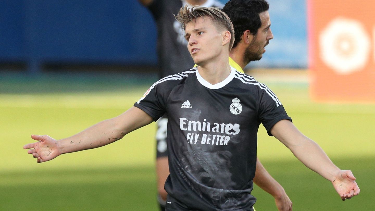 Odegaard, en un partido del Real Madrid ante el Villarreal. (Reuters/Albert Gea)
