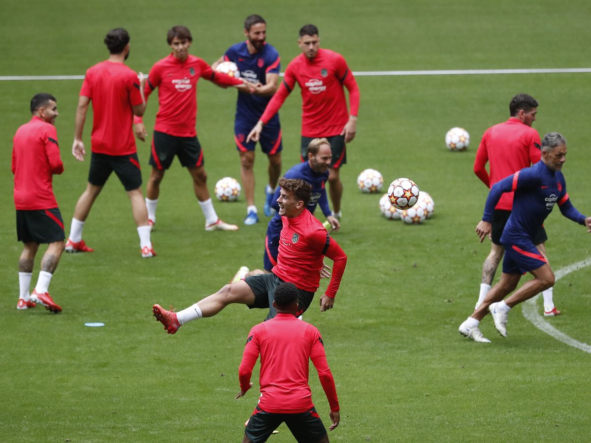 Foto: El Atlético de Madrid, durante el entrenamiento. (Reuters)