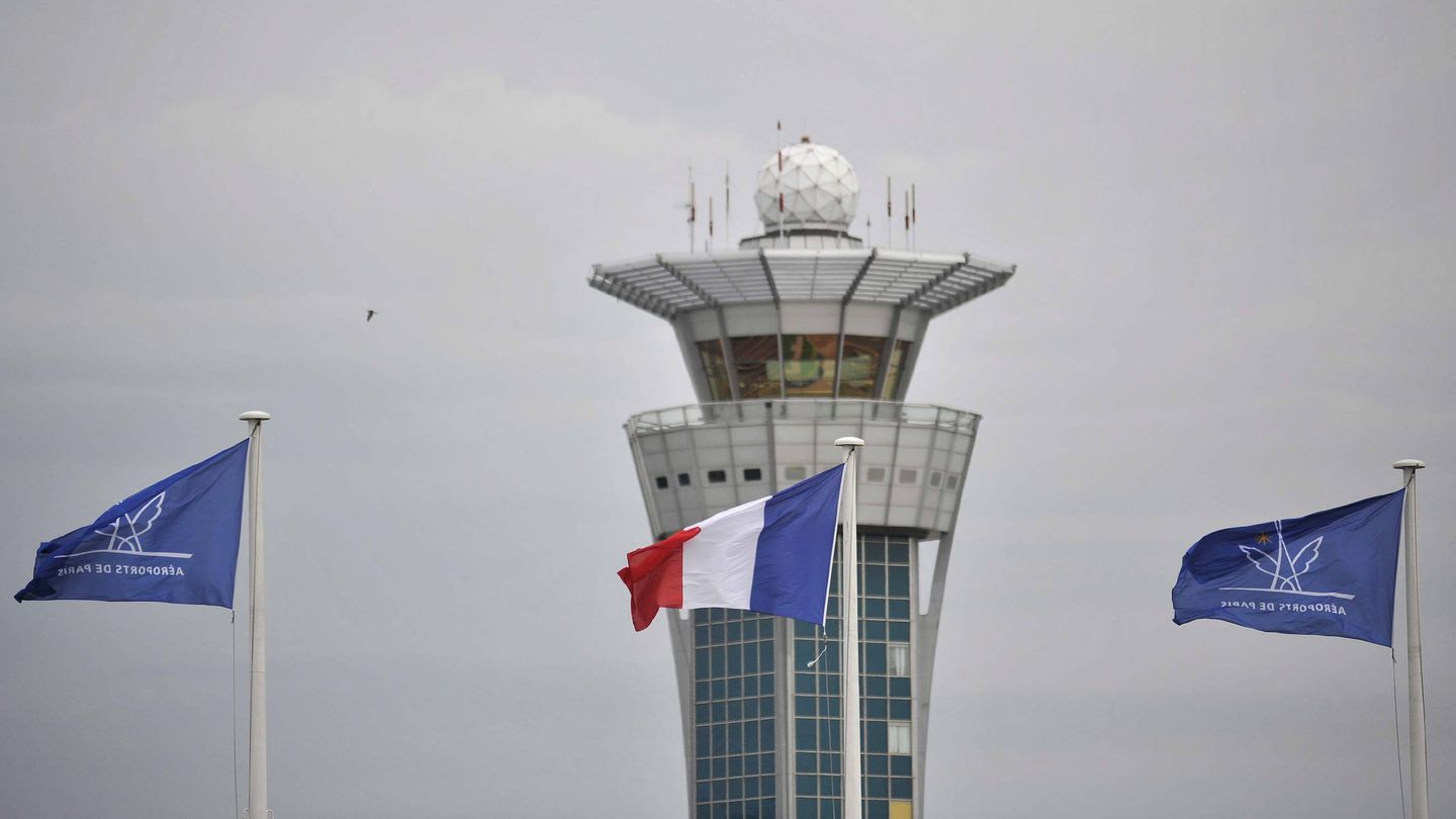 Torre de control del aeropuerto francés de Orly. (EFE)