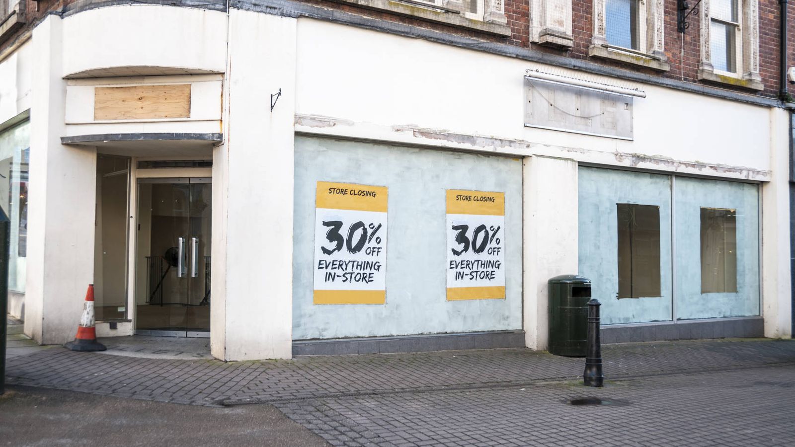 Foto: Las tiendas cerradas se han convertido en un paisaje habitual en las ciudades europeas. (iStock)