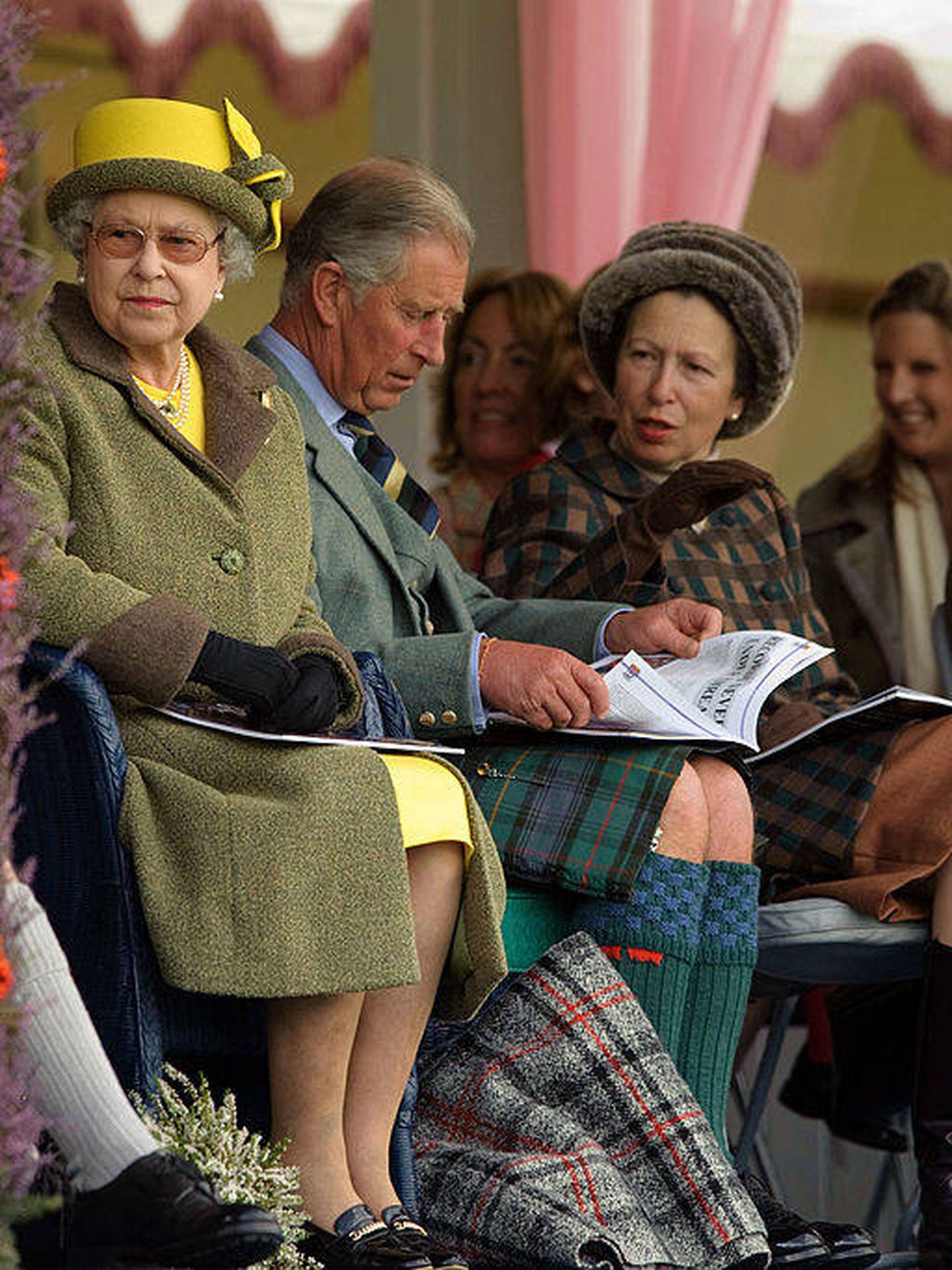 Isabel II y Carlos de Inglaterra en una imagen de archivo. (Getty)