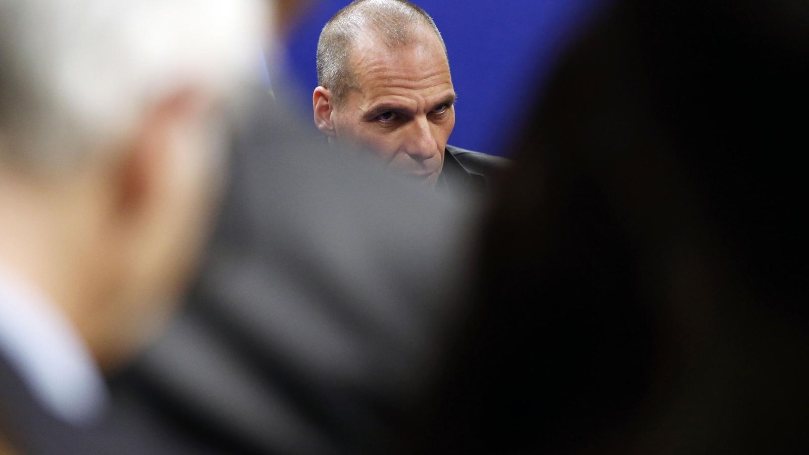 Foto: Greek finance minister varoufakis addresses a news conference after an euro zone finance ministers meeting in brussels