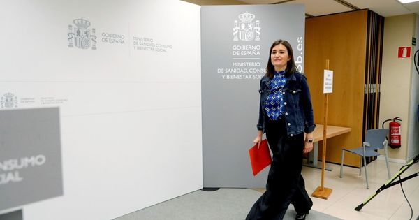 Foto: Carmen Montón, a su llegada a la rueda de prensa en que comunicó su dimisión como ministra de Sanidad. (EFE)