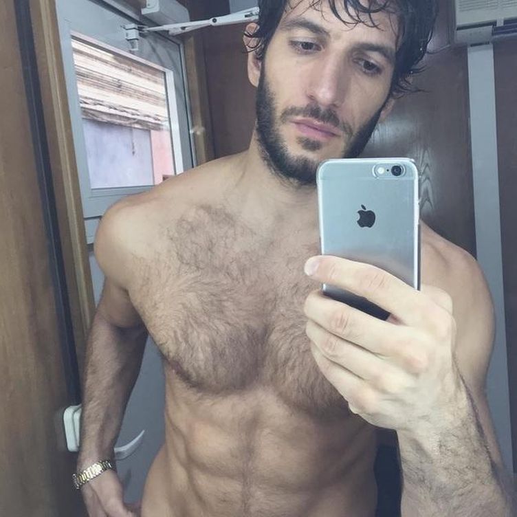 Quim Gutiérrez presumiendo de abdominales (Instagram)
