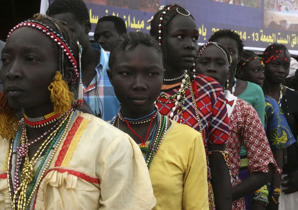 Foto: Candidatas a un concurso de belleza tribal que se celebra en Jartum en una imagen del pasado mes de diciembre (Reuters).