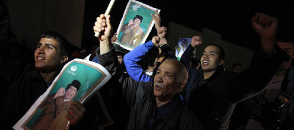 Foto: Gadafi acusa a la OTAN de bombardear el centro de Trípoli