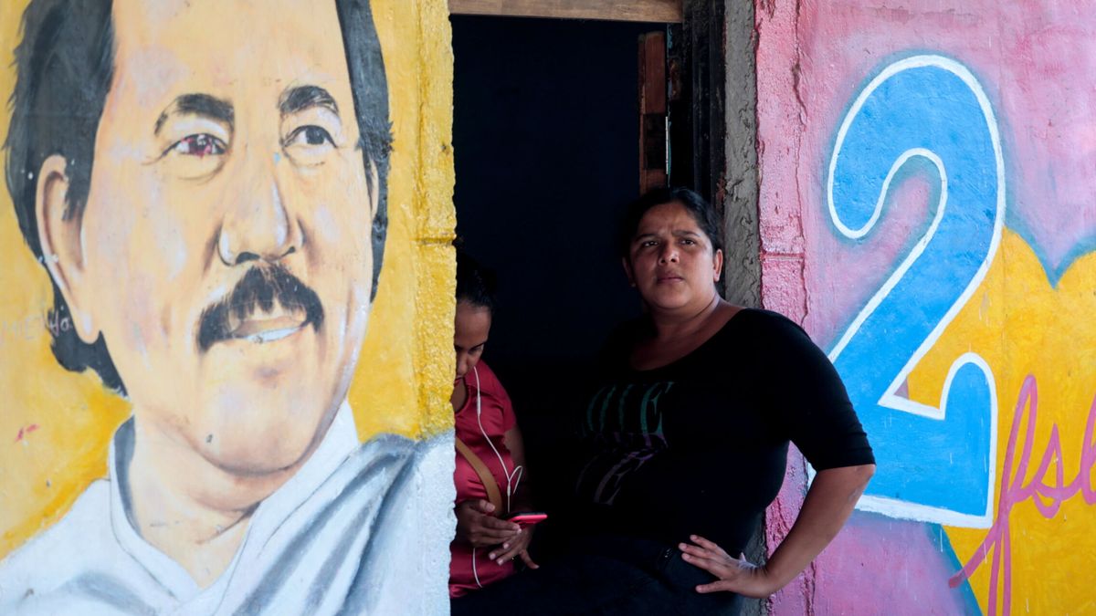 La policía de Nicaragua detiene a la esposa del expresidente Alemán y a un periodista