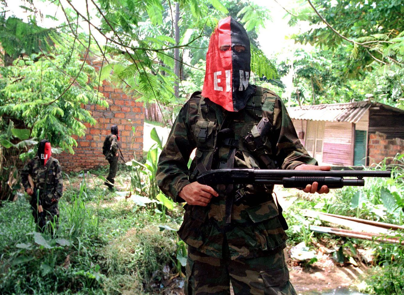 Combatientes del ELN en 1998. (EFE)