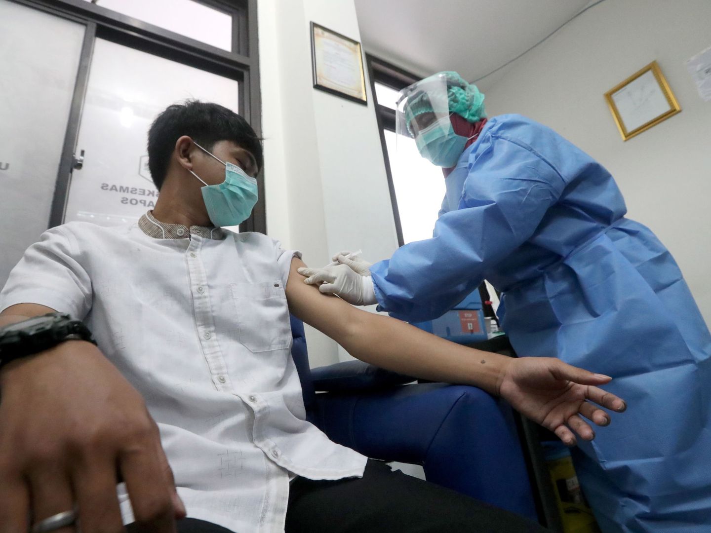 Pruebas de la vacuna en humanos. (Reuters)