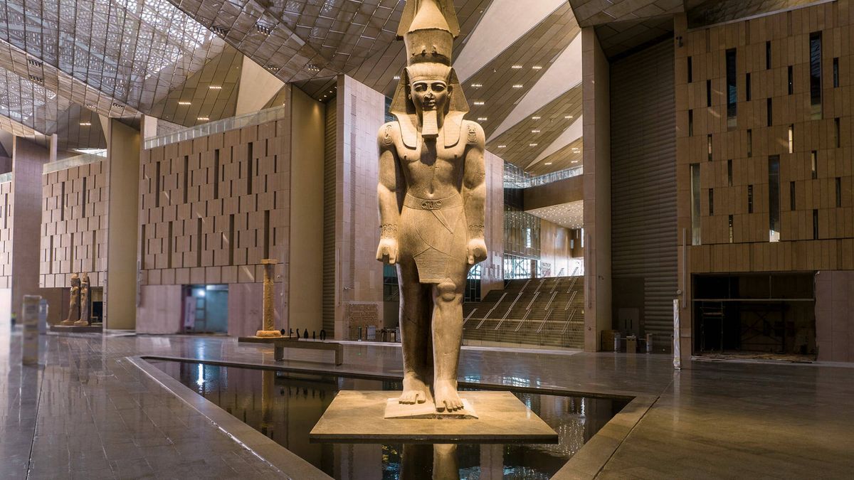 El mayor museo egipcio abrirá en El Cairo sin sus grandes tesoros: "La retención de Rosetta simboliza el imperialismo"