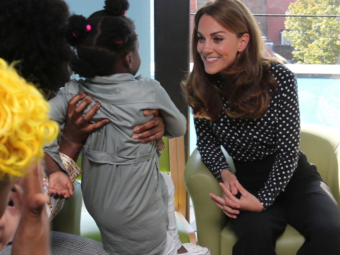 La duquesa visita un centro infantil. (Reuters)