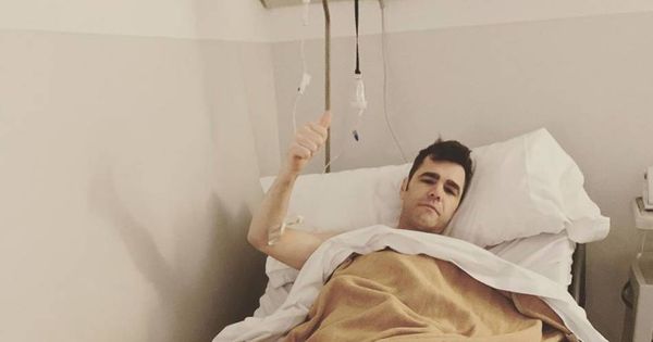 Foto: Fonsi Nieto en la cama del hospital. (foto vía fonsi nieto instagram)