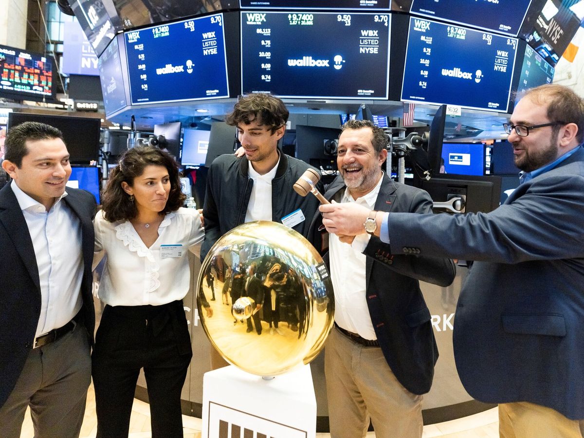Foto: Ejecutivos de Wallbox, en la Bolsa de Nueva York. (Reuters)