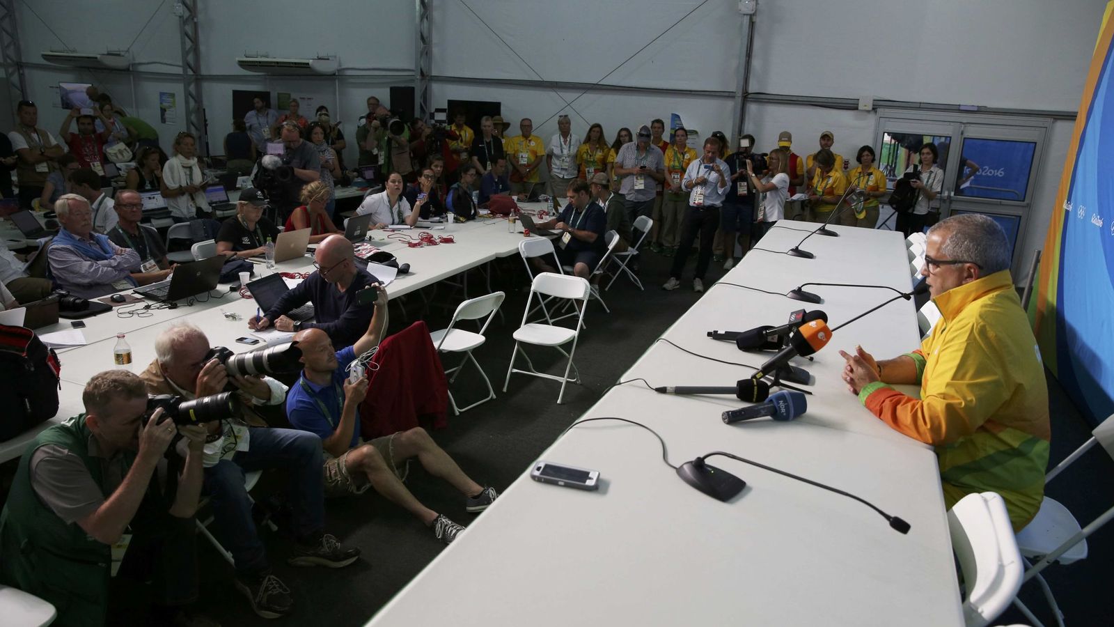 Foto: El director ejecutivo de comunicaciones de Río da explicaciones sobre el disparo (Tony Gentile/REUTERS)
