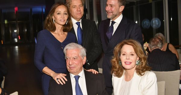 Foto: Isabel Preysler, Michael Smith, Mario Vargas Llosa, James Costos y Maria Hummer. (Getty)