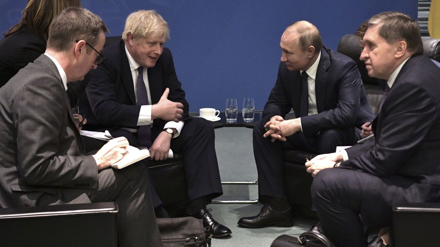 Boris Johnson y Vladimir Putin en una imagen de archivo. (EFE)