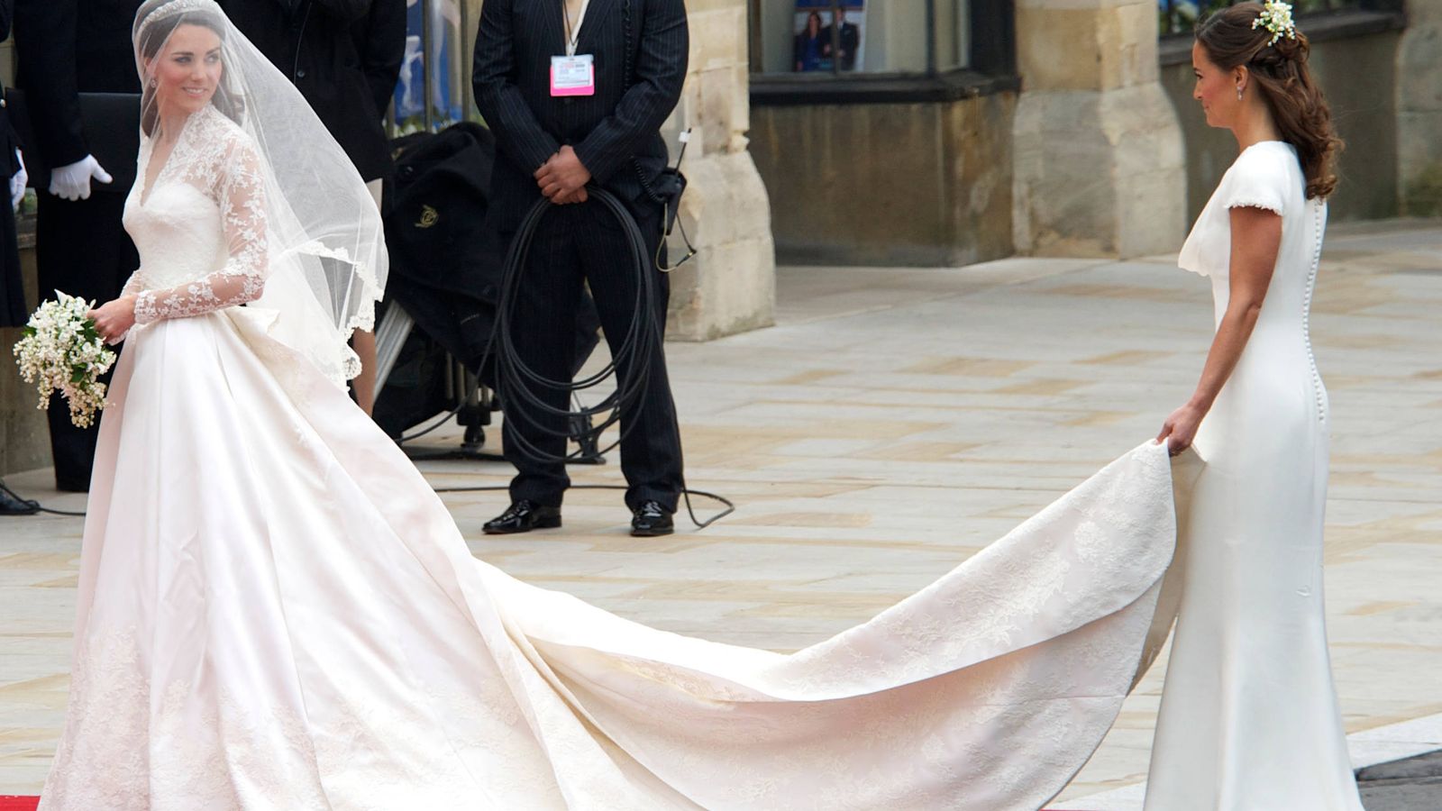 Foto: Kate y Pippa Middleton en la boda real de los duques de Cambridge. (LImited Pictures) 
