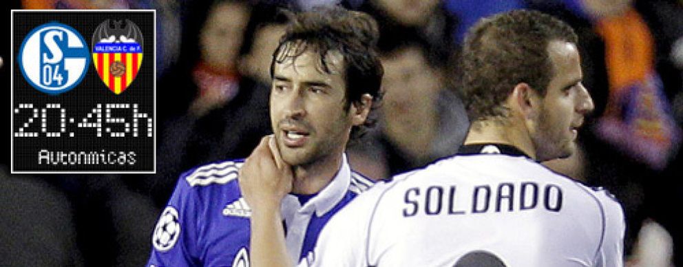 Foto: El Valencia, obligado a marcar en Alemania y a impedir que Raúl lo haga