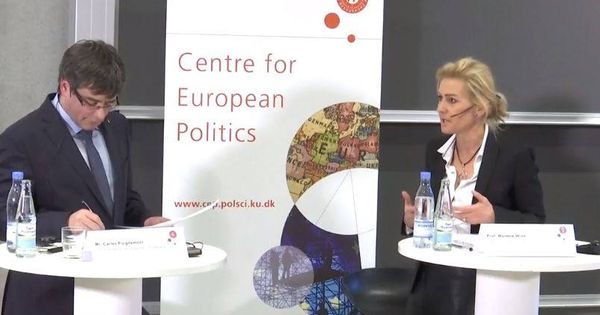 Foto: Carles Puigdemont y la profesora Marlene Wind durante el debate.