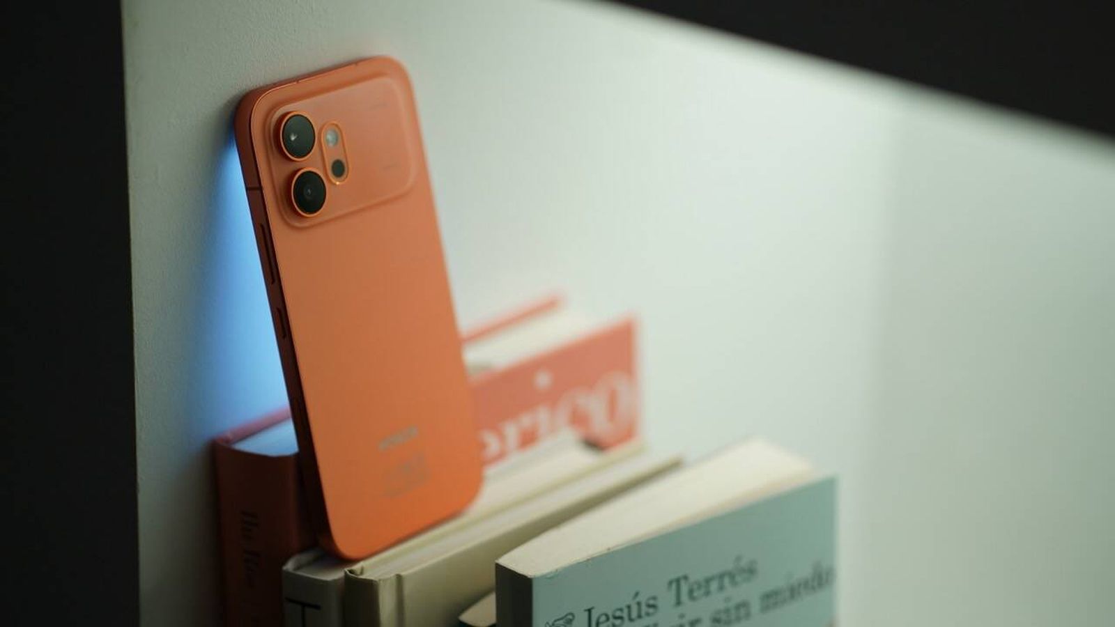 La copia perfecta del iPhone (por la mitad de precio) es brillante y una condena a la vez