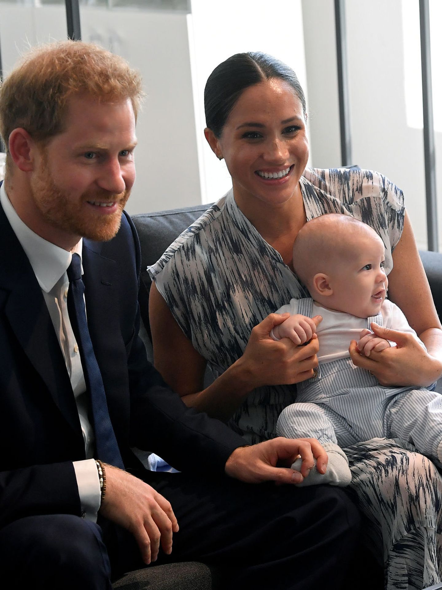 Harry y Meghan Markle, con su hijo Archie. (Reuters/Pool/Toby Melville)