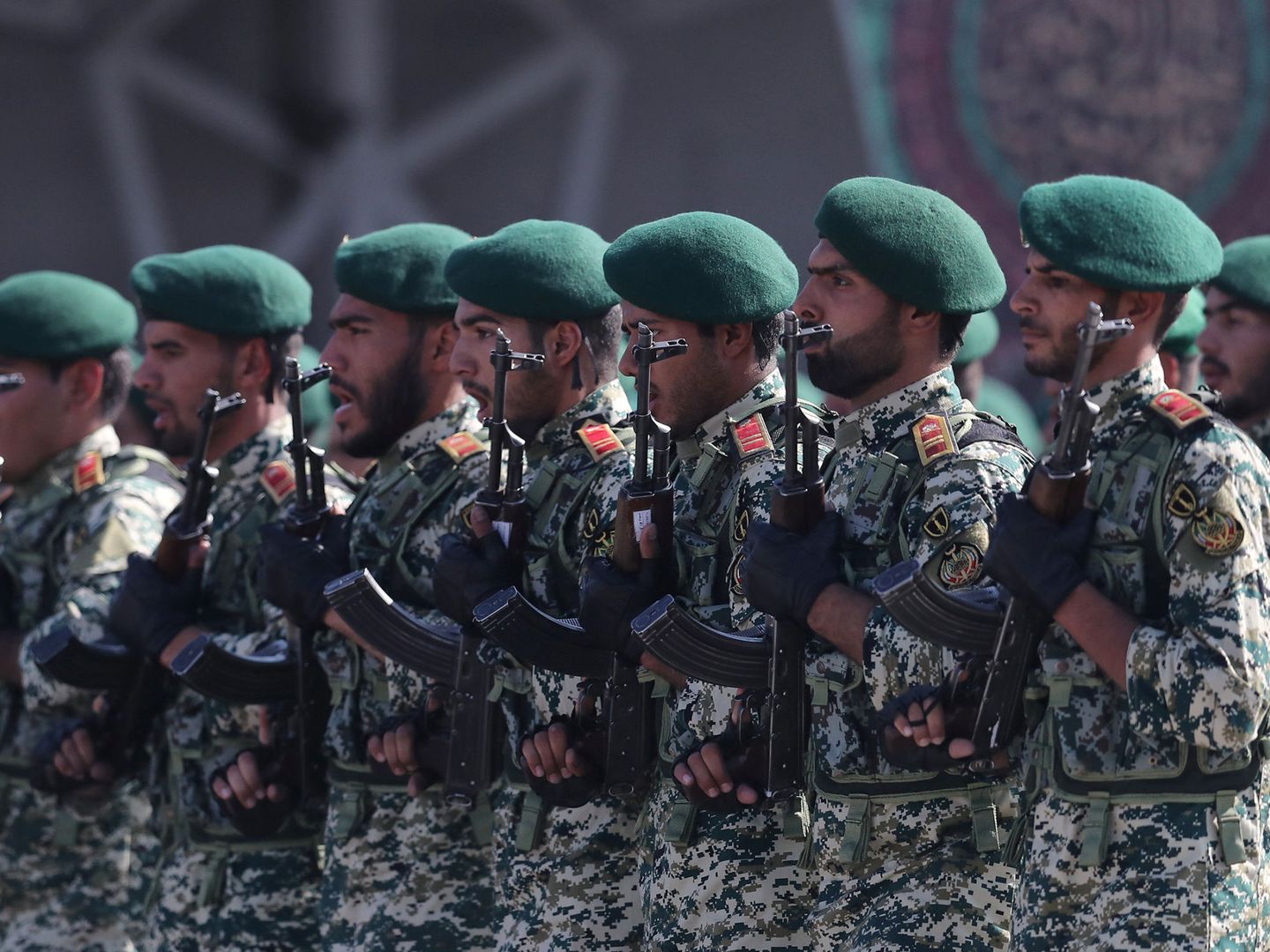 Soldados iraníes durante un desfile en Teherán, el 22 de septiembre de 2017. (Reuters)