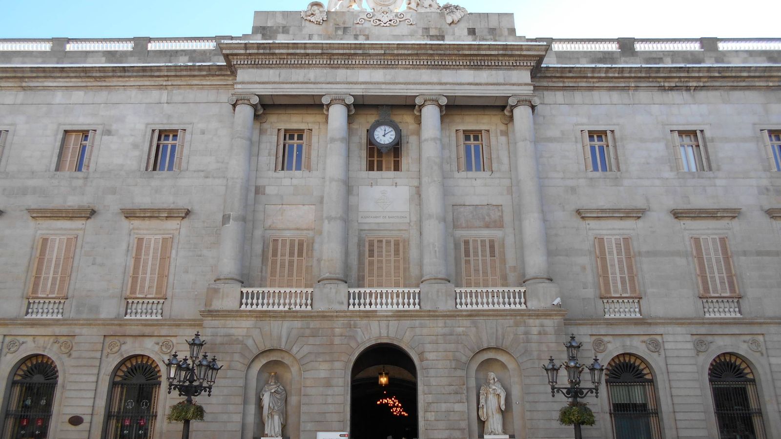 Foto: Imagen de la fachada del Ayuntamiento de Barcelona (FOTO: CC/Canaan)