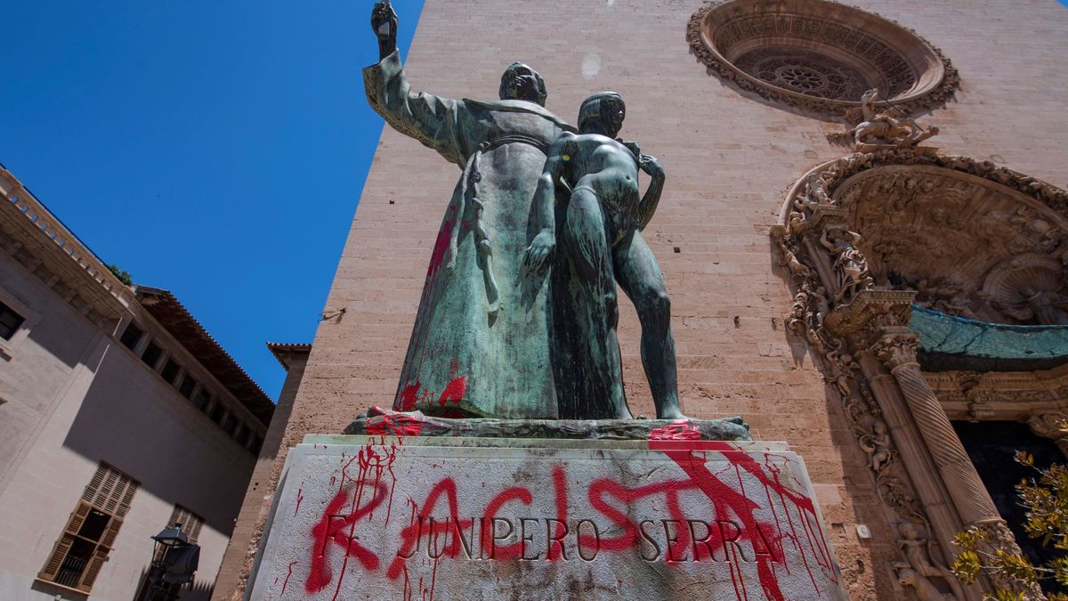 El derribo de estatuas como 'flashmob' de fanáticos: ¿qué está pasando?