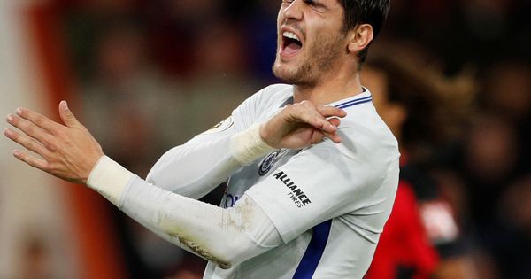 Foto: Álvaro Morata se lamenta de una acción con el Chelsea. (Reuters)