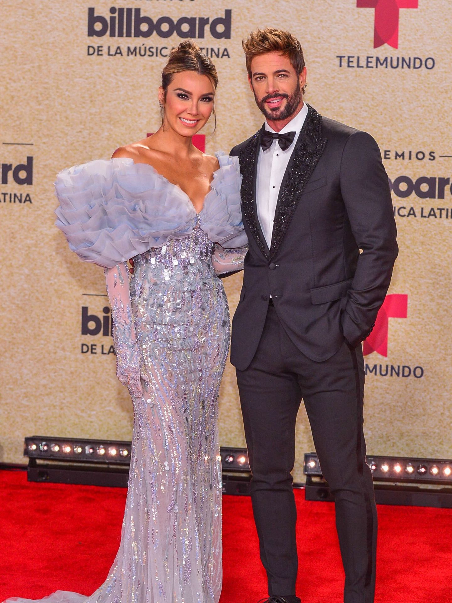Elizabeth Gutiérrez y William Levy en la alfombra roja de los Premios Billboard  (EFE)
