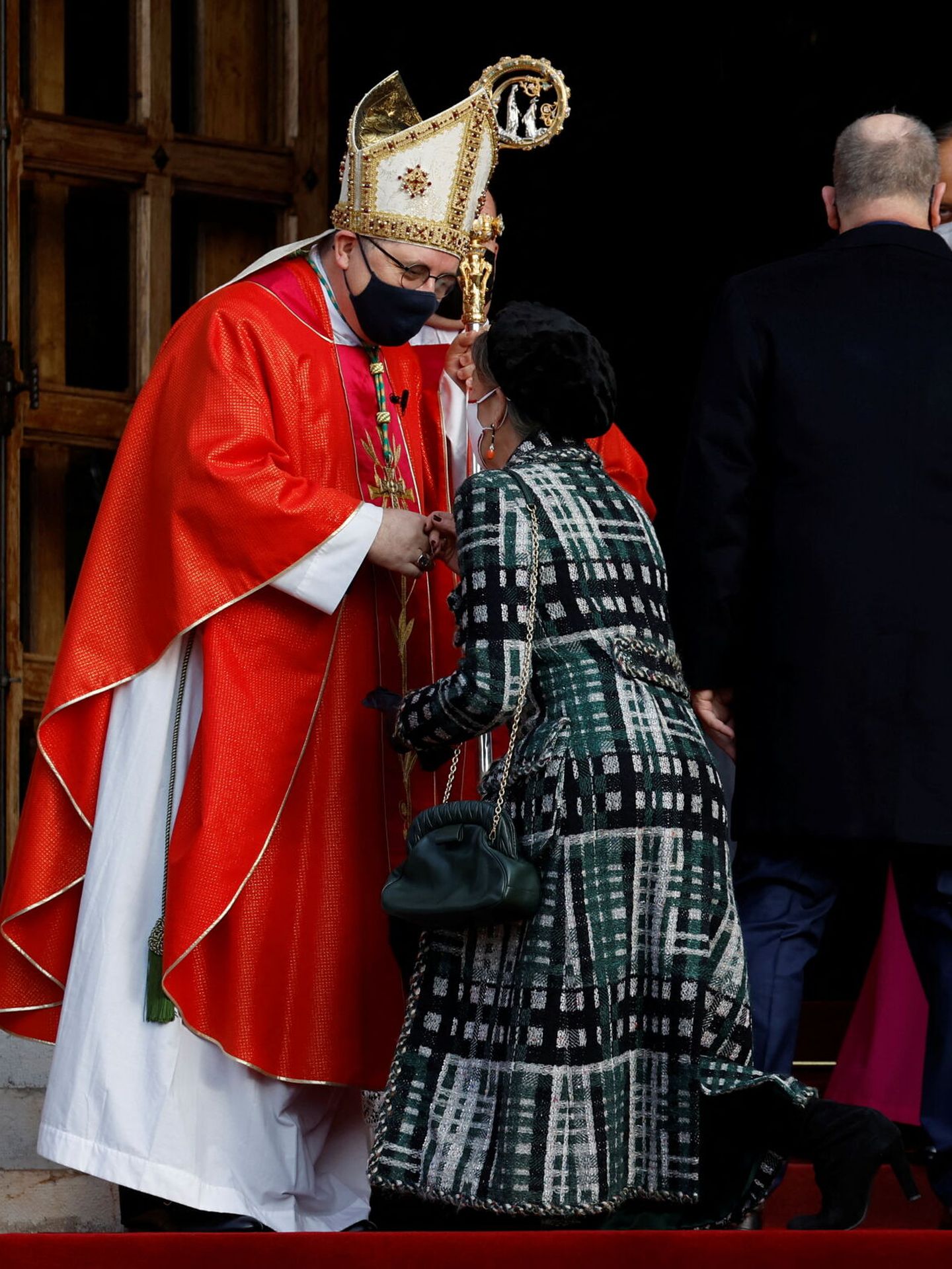 La princesa Carolina, a la entrada de la catedral. (Reuters/Eric Gallard)
