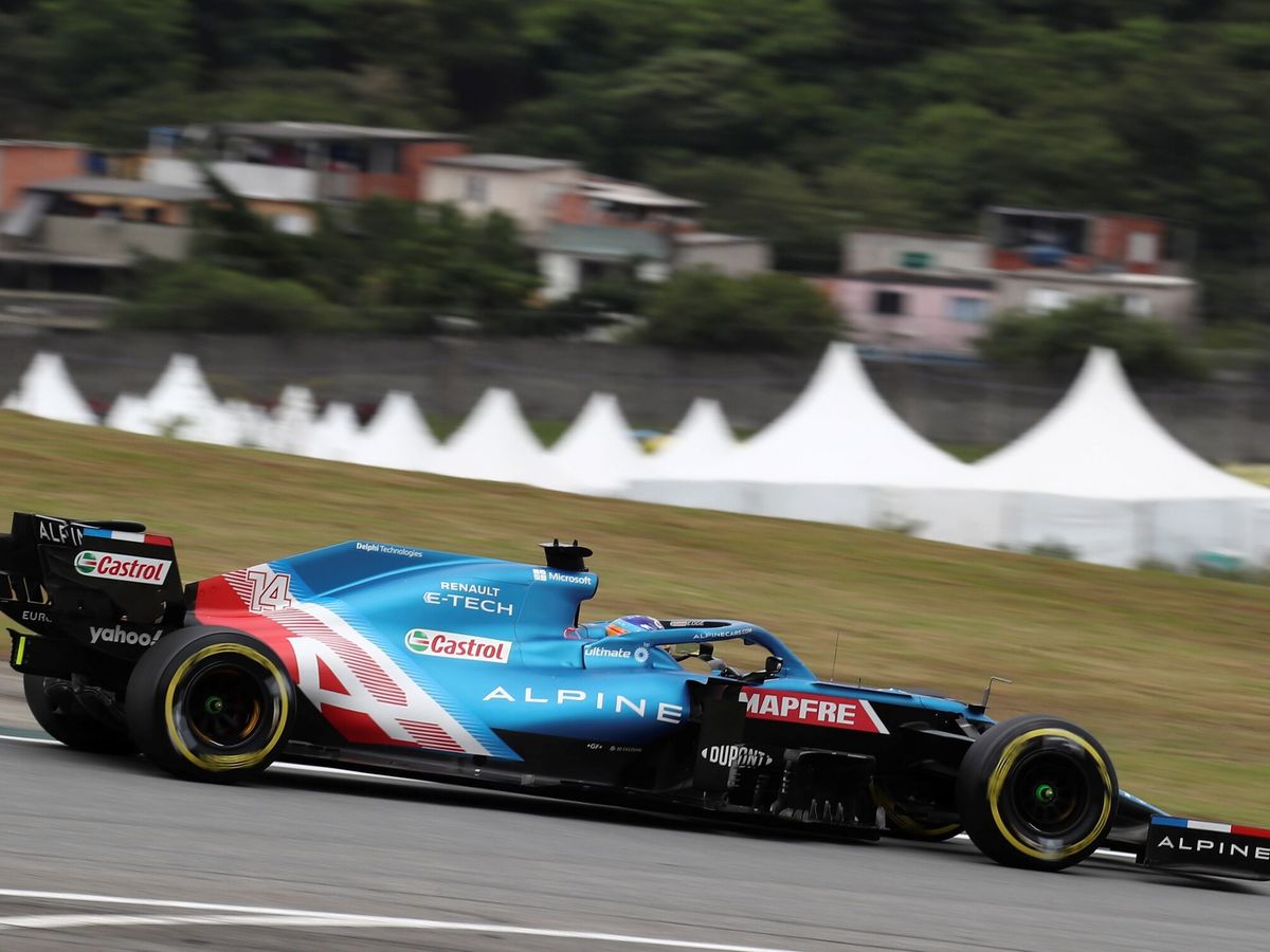 Foto: Fernando Alonso volvía al Q3 y sale décimo en la carrera sprint, donde siempre ha ganado posiciones. (Efe/Sebastiao Moreira)