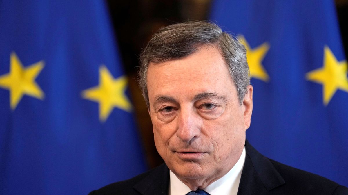 Lección de carisma de un señor aburrido: así ha frenado Draghi a la ultraderecha italiana