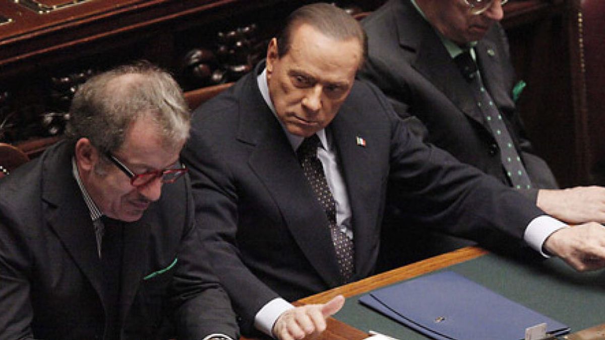 Berlusconi dimite y se desangra como líder político y empresarial