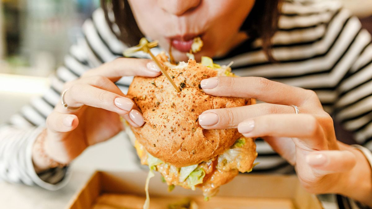 Por qué nuestros cerebros desean la comida que sabemos que no debemos tomar