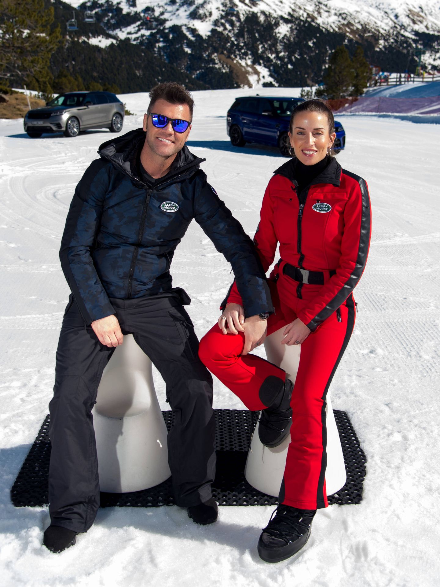 Fonsi y Marta, en la nieve. (Cortesía: Land Rover)
