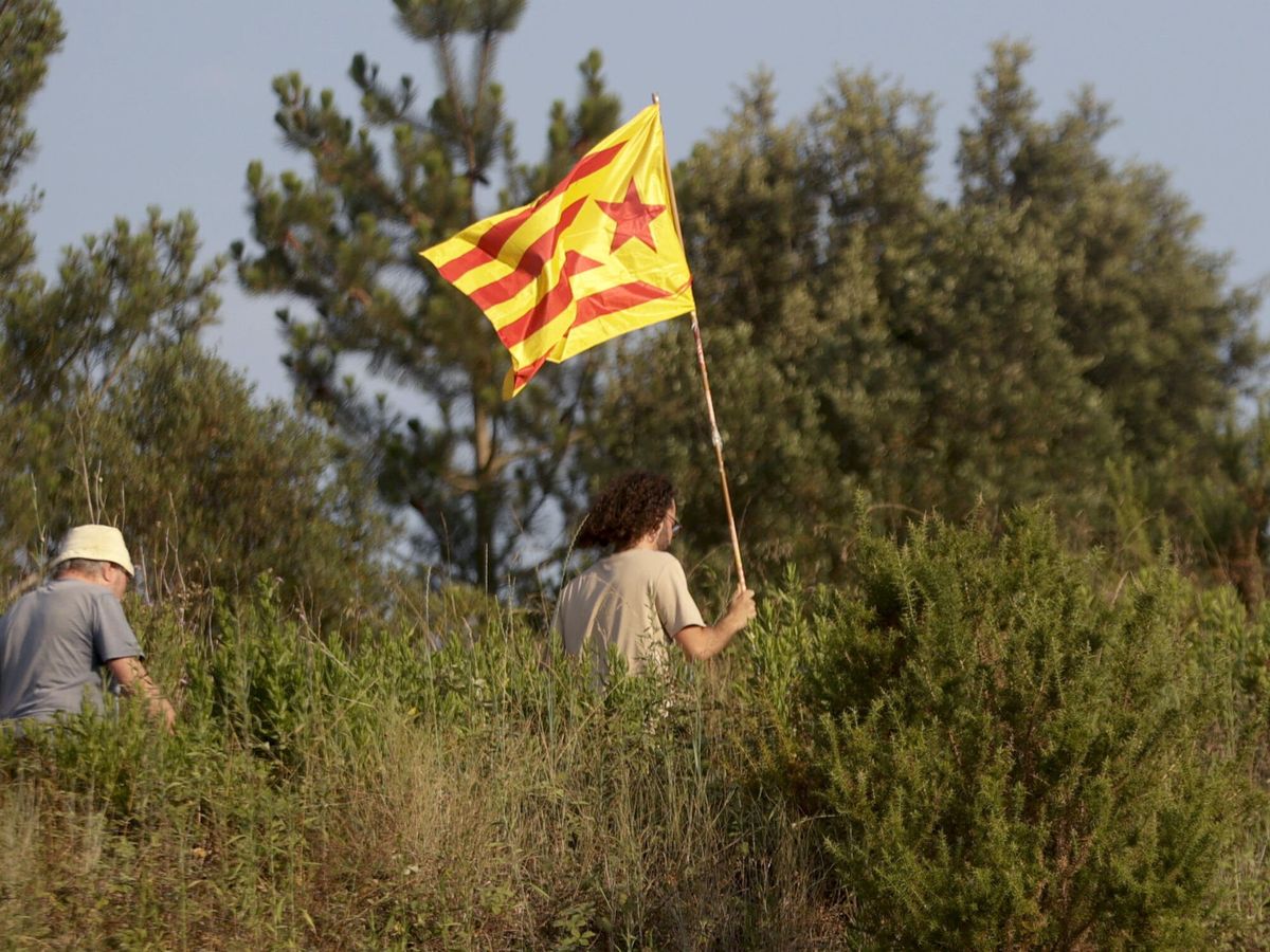 Foto: Un grupo de independentistas en Girona. (EFE/Quique García)