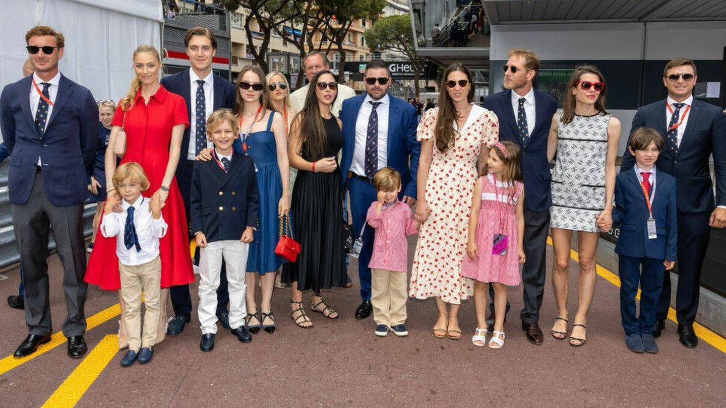 Los hijos y nietos de Carolina de Mónaco, junto a Gareth y Sean Wittstock. (Getty)
